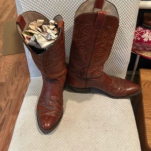 Awesome red brown boots